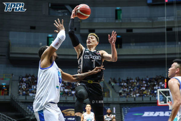 ▲國王林書豪、奧帝,海神胡瓏貿、邱子軒、克雷格、蘇文儒,高雄巨蛋。(圖/TPBL提供)