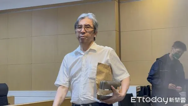 ▲▼地球村補習班負責人陳中義離開北檢。(圖/記者劉昌松攝)