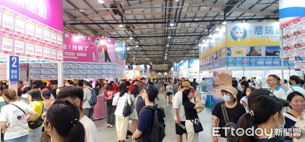 ▲暑假台中直飛清艙!夏季旅展登場,第二人同行最高減3000。(圖/記者游瓊華攝)