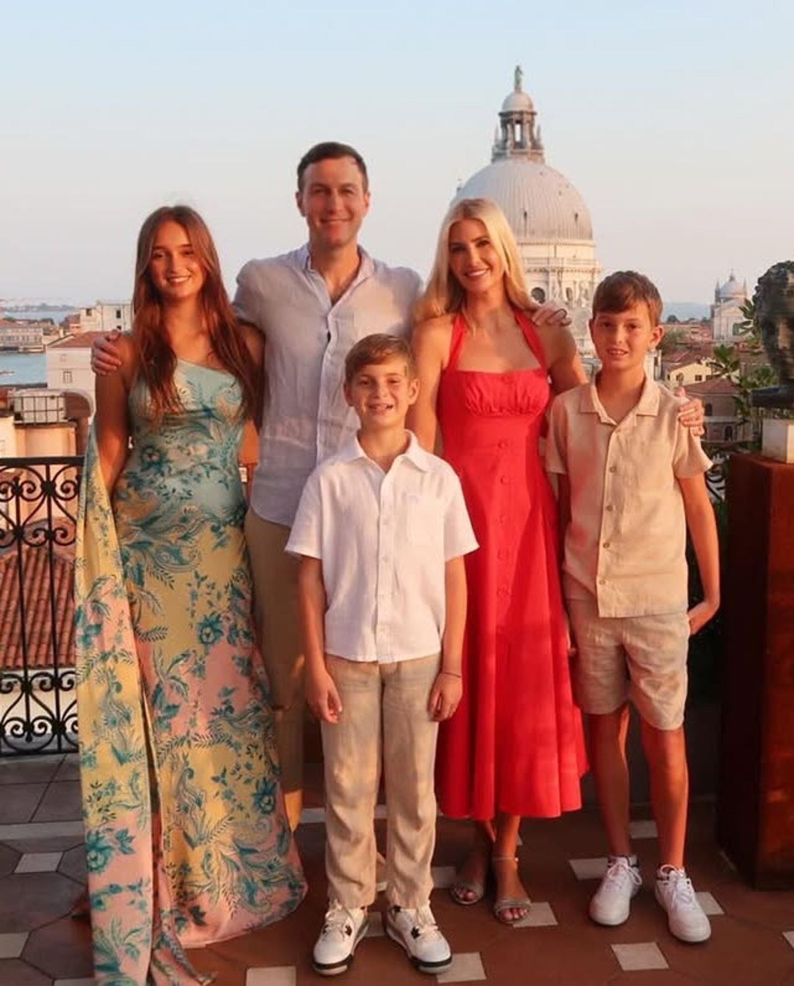 伊凡卡4造型驚豔威尼斯! 獲封貝佐斯婚禮「最美賓客」