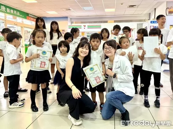 ▲▼ 嘉義醫院攜手嘉義室內兒童合唱團傳遞愛與希望 。(圖/嘉義醫院提供)