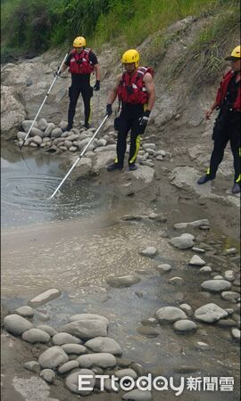 ▲▼越南移工在樹林柑園橋釣魚失蹤,警消搜救人員持續搜索中 。(圖/記者陳以昇翻攝)