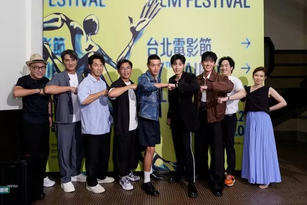 ▲北影閉幕片《進行曲》今晚進行世界首映,左起為監製陳鴻元、演員馬志翔、李李仁、導演姜瑞智、演員牧森、劉育仁、余杰恩、賴宥成、監製陳慧如合體亮相。(圖/台北電影節提供)