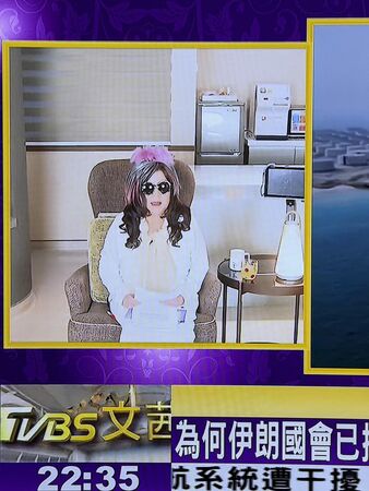 ▲▼陳文茜罹癌4惡症纏身,半天打5包點滴1個血袋。(圖/翻攝自臉書)