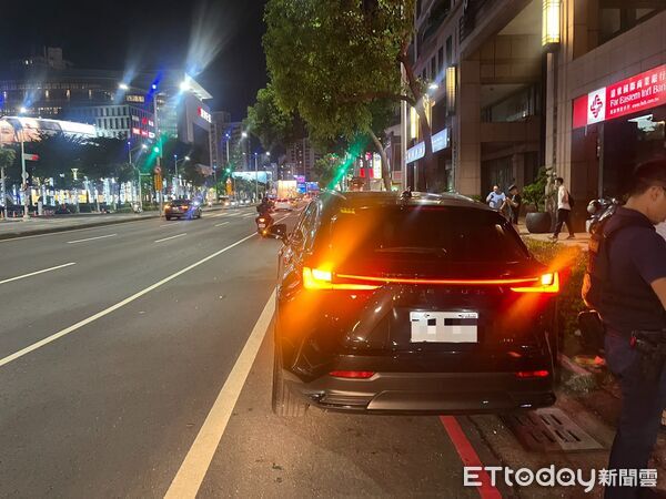 ▲▼左營車禍 。(圖/記者陳宏瑞翻攝)