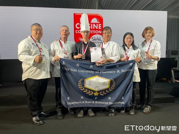▲嘉南藥理大學西餐廚藝隊近年徵戰五國廚藝賽事,勇奪64面獎牌佳績。(記者林東良翻攝,下同)