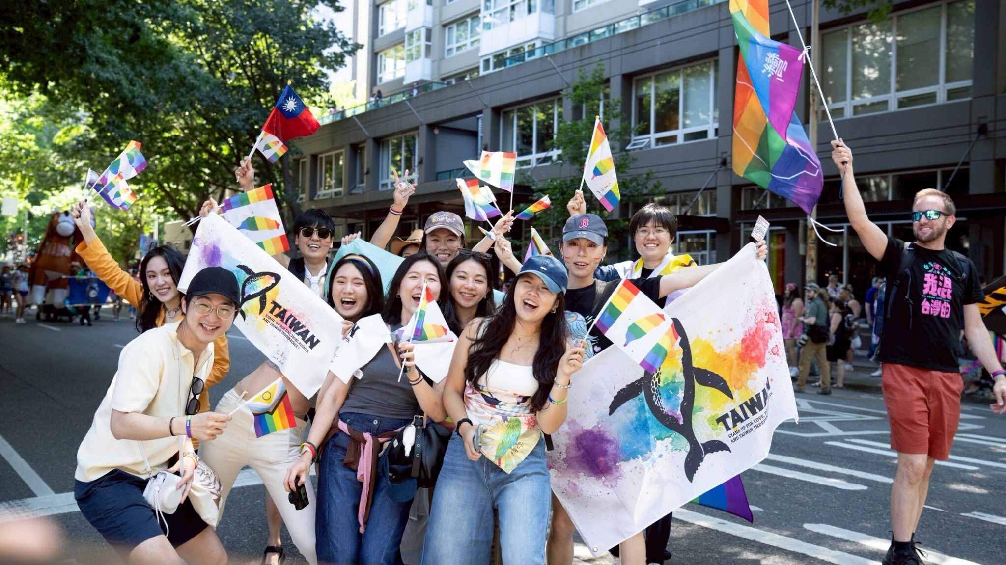 ▲▼ 台灣隊首度亮相西雅圖同志遊行。(圖/翻攝自臉書/Taiwanese Association of Greater Seattle 大西雅圖台灣同鄉會)