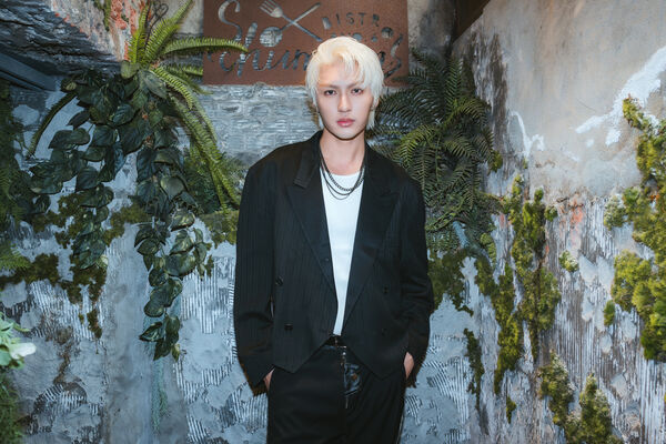 ▲▼ 薛恩爆和妙莎熱戀。(圖/華納音樂提供)