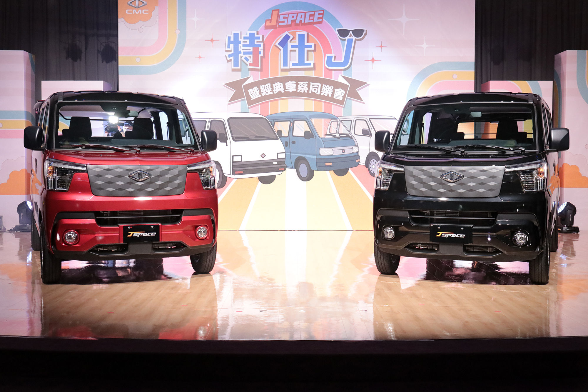 ▲歷代麵包車齊聚「這台1985年的還能開」!原廠送5萬給車主換新車。(圖/記者張慶輝攝)