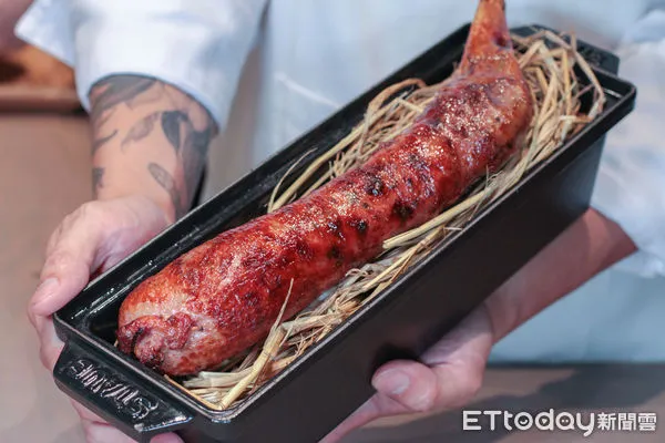 ▲君尹換主廚推夏季新菜單 午間套餐3000元有找。(圖/記者黃士原攝)