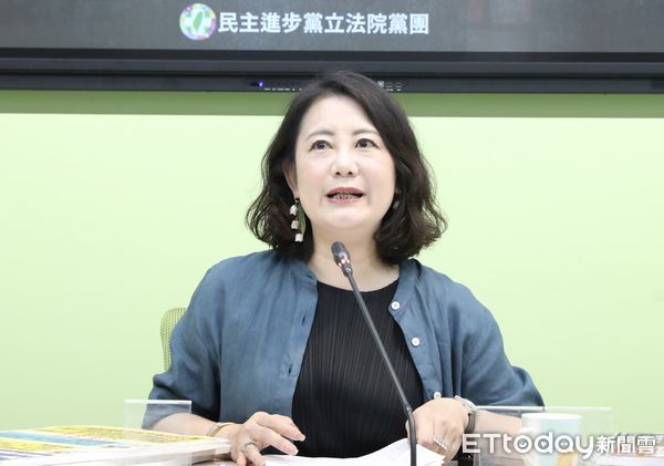 ▲▼民進黨立院黨團召開 國民黨就是砍國防預算的慣犯 現在還有民眾黨當幫兇 記者會 吳思瑤 沈伯洋 。(圖/記者屠惠剛攝)