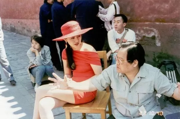 ▲葉金勝當年帶著王祖賢到大陸拍廣告。(圖/翻攝葉天倫臉書)