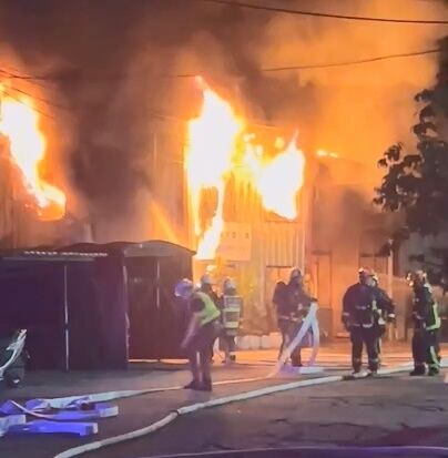 ▲▼后里薩克風工廠深夜大火,老闆瘋狂逃命,搶救畫面曝。(圖/民眾提供,下同)