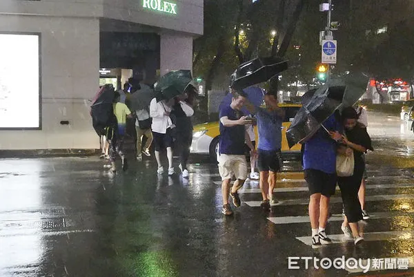 ▲▼颱風,強風,豪雨,大雨,豪大雨,氣象,氣象雲,天氣示意圖。(圖/記者黃克翔攝)