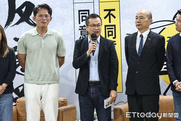 ▲羅智強出席新書發表會。(圖/記者林敬旻攝)