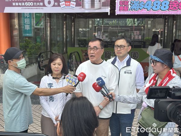 ▲▼台北市副市長李四川陪同立委李彥秀掃街反罷免。(圖/記者陳家祥攝)