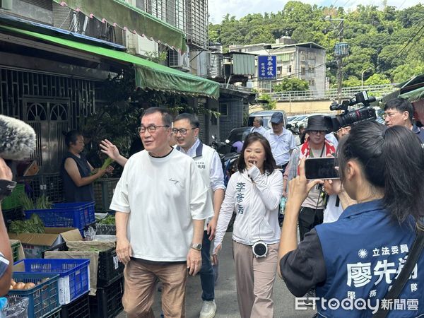 ▲▼台北市副市長李四川陪同立委李彥秀掃街反罷免。(圖/記者陳家祥攝)