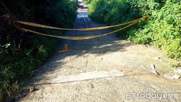 ▲▼嘉義縣牛稠溪因大雨暴漲,浮水橋橋面坍方。(圖/記者翁伊森翻攝)