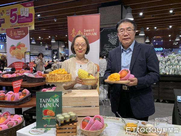 ▲黃偉哲市長出席馬來西亞記者會推廣台南芒果,與現場民眾互動熱烈。(圖/記者林東良翻攝,下同)