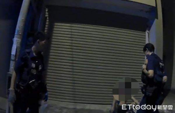 ▲屏東警分局逮獲鍾姓男子送辦。(圖/記者陳崑福翻攝)