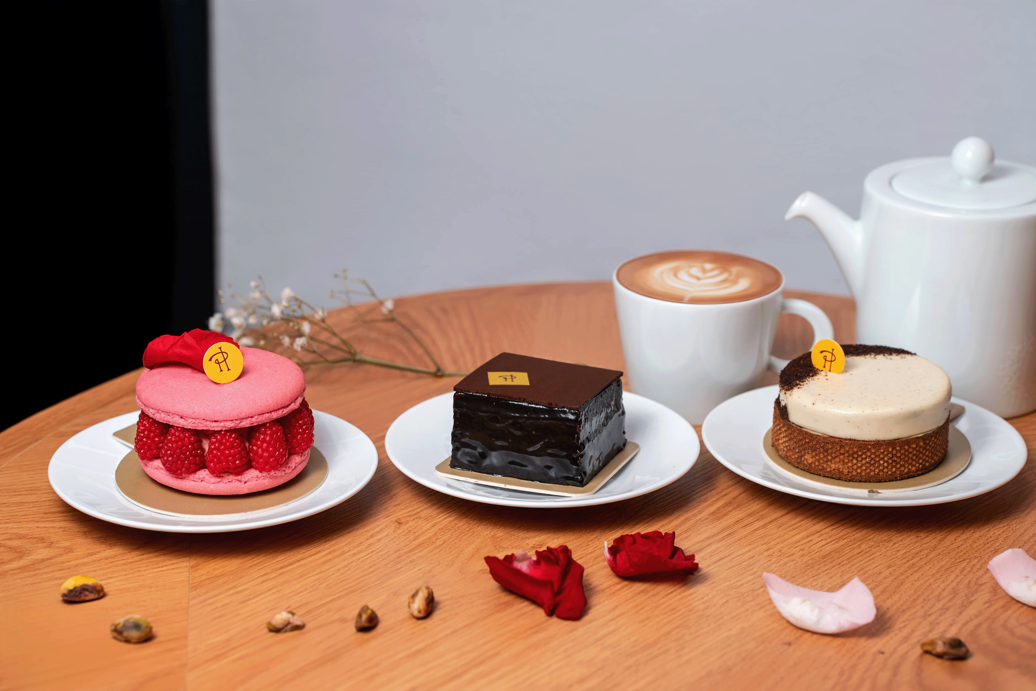 ▲麗晶精品、遠百年中慶優惠。(圖/各業者提供)