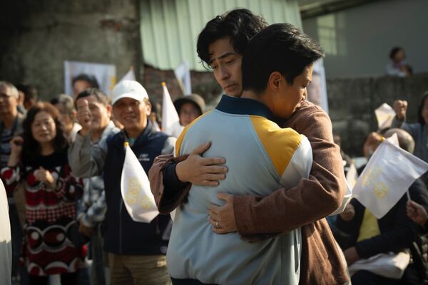 ▲《我們與惡的距離II》周渝民、薛仕凌、白潤音與鄭又菲。(圖/CATCHPLAY+、公視、大慕可可提供)