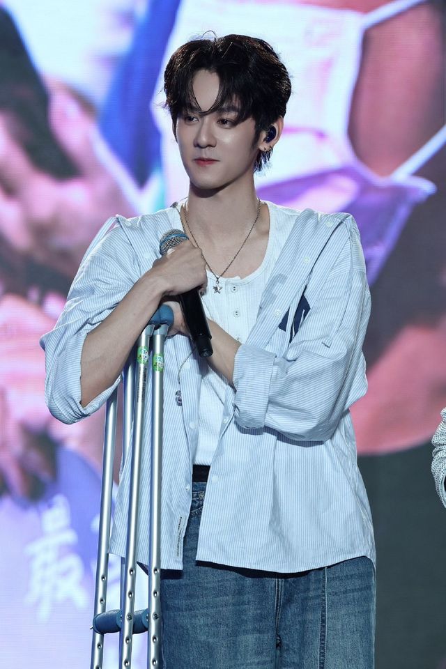 ▲▼洪暐哲右腳扭傷。(圖/年代整合行銷提供)