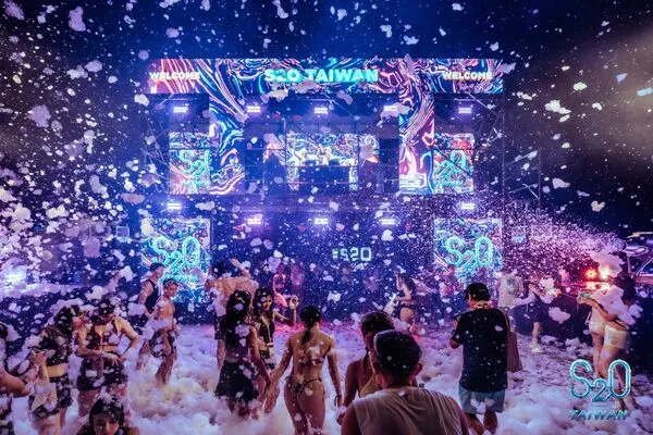 ▲「小隻馬女神」AV女優七瀨愛麗絲即將化身DJ Alice將在迎賓舞台WATERBOOM獻上台灣首度戶外演出。(圖/S2O Taiwan提供)