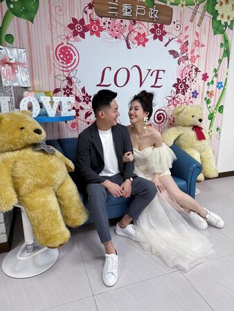 ▲▼《願望》王樂妍結婚了!穿爆乳白紗登記合照曝光。(圖/翻攝自Instagram/wang_le_yan)
