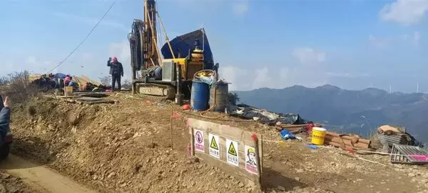 ▲▼湖南臨武探獲超大型鋰礦床,圖為雞腳山礦區工作現場。(圖/翻攝自湖南日報)