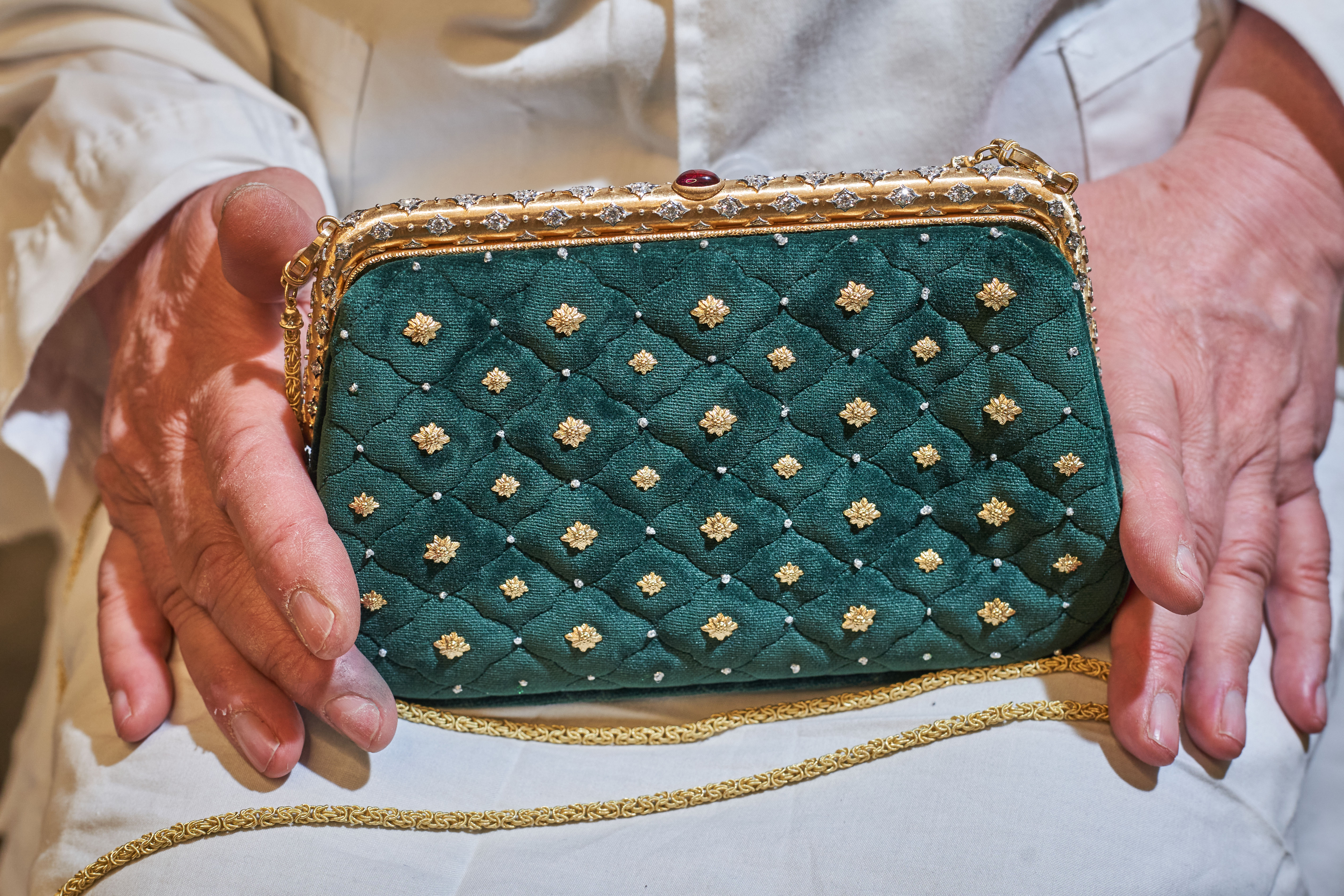 ▲▼ 珠寶晚宴包 。(圖/公關照)