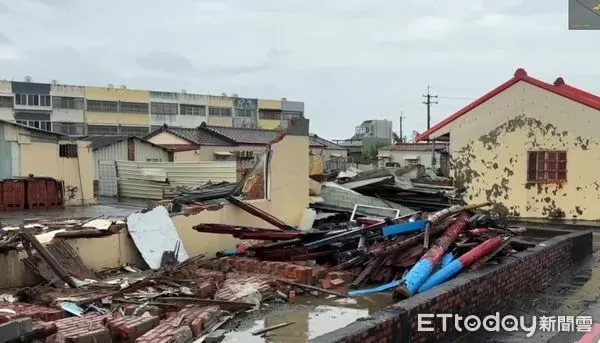 ▲台南市鹽水區歡雅里停電已6天,整個聚落陷入黑暗,居民苦撐生活。(民眾提供,下同)