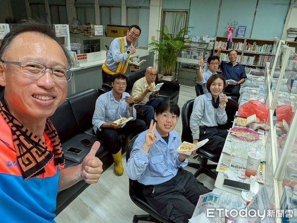 ▲台電新營區復電率已達98.7%,剩餘學甲與北門等地持續加派工班搶修中。(記者林東良翻攝,下同)