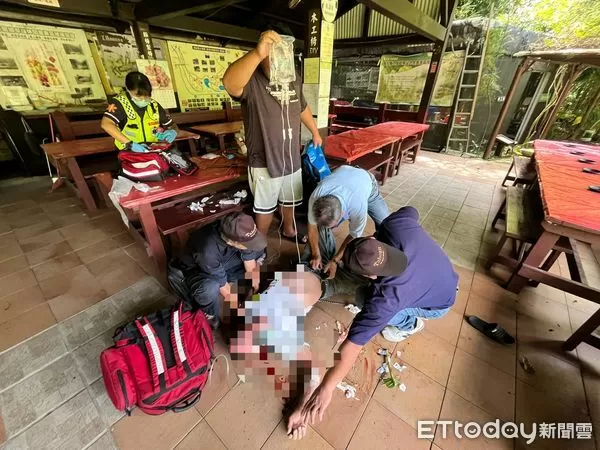 ▲水里消防隊搶救蜂螫OHCA病患。(圖/記者高堂堯翻攝,下同)