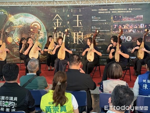 ▲國內琵琶演奏家磅礡共奏琵琶武曲之巔「十面埋伏」。(圖/記者楊熾興攝)