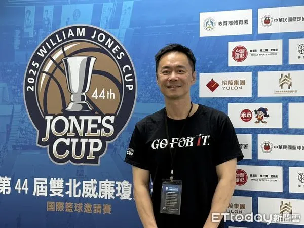 ▲瓊斯盃地貼再度引發爭議,籃協副秘書長張承中親上火線回應。(圖/記者杜奕君攝)