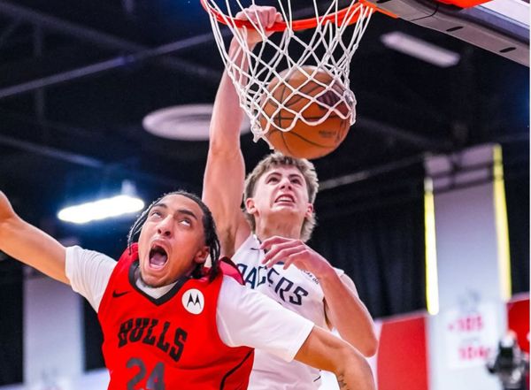 ▲溜馬白人前鋒弗爾菲驚天一扣,讓對手守到「翻白眼」。(圖/取自nbasummerleague IG)