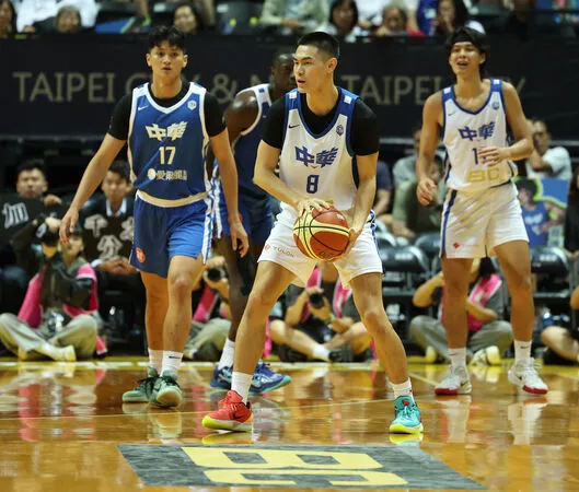 ▲瓊斯盃中華白隊徐堂琪、中華藍隊賀丹。(圖/籃協提供)