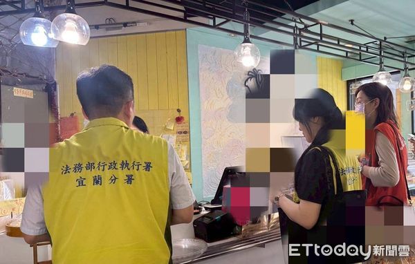 ▲基隆老店「世紀糕點」欠稅70萬。(圖/記者郭世賢翻攝)