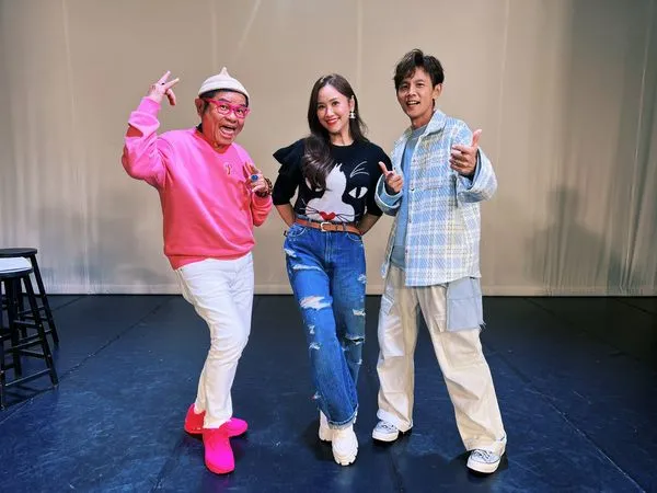▲▼許效舜(左起)、Sandy與阿翔《Talk Talk秀台語-全民練喙花》前進醒吾科技大學錄影。(圖/公視台語台提供)