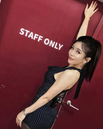 ▲壯壯擁有甜美外貌與火辣身材,吸引大批粉絲關注。(圖/翻攝自Instagram/ula_shen_)