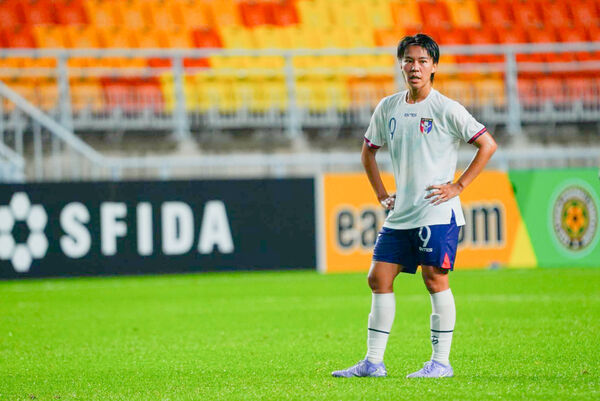 ▲中華女足賽前合照、中華女足9號許翊筠。(圖/足協提供)