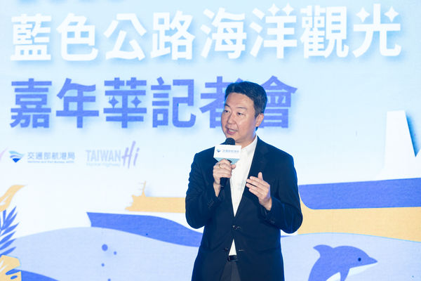 ▲交通部長陳世凱指出,從海上看台灣是最美角度,台灣是海島國家,海上客運去年一年520萬人次還太少,交通部將積極推動藍色公路海洋觀光。(圖/航港局提供)