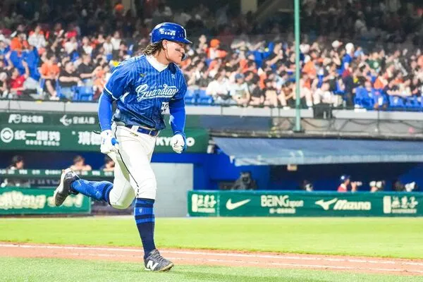 ▲張育成開轟。(圖/富邦悍將球團提供)