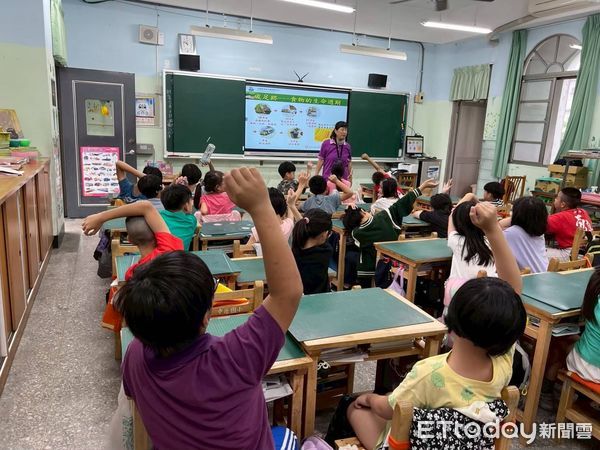 ▲▼環保志工平時深入社區鄰里維護環境整潔、垃圾分類、水環境巡守及環境教育宣導等工作。(圖/花蓮縣政府提供,下同)