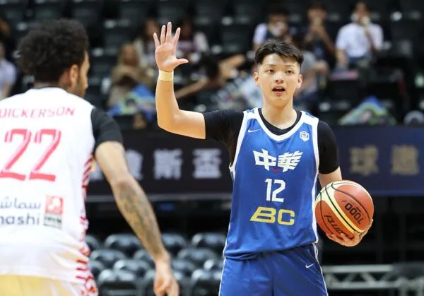 ▲中華白李家慷、吳正杰,阿聯歸化球員迪克森。(圖/中華籃協提供)