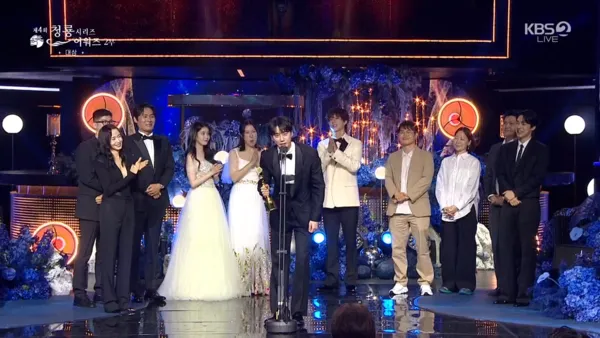 ▲▼ 青龍系列大獎/《苦盡柑來》奪大賞!「IU男友」李濬榮全場都笑了 。(圖/翻攝自KBS)