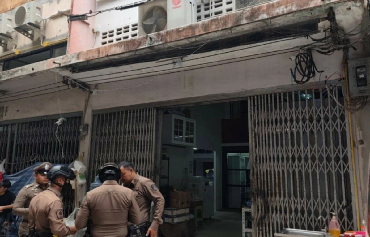 ▲▼ 泰女員工搭「死亡貨梯」遭斷頭!逃生中電梯突下墜 屍體卡牆縫。(圖/翻攝自Amarin TV)