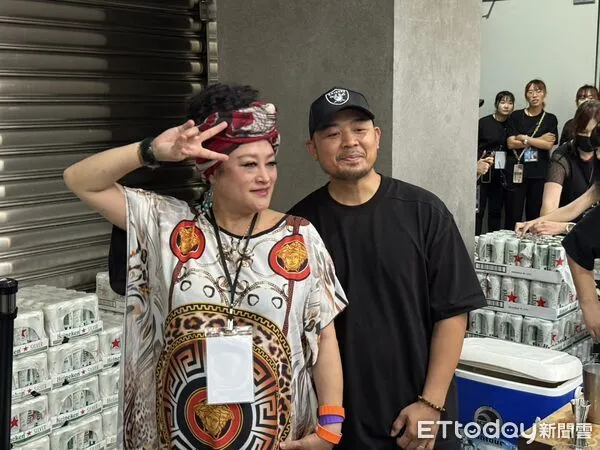 ▲▼紀曉君今和老公北上來擺攤。(圖/記者蔡琛儀攝)