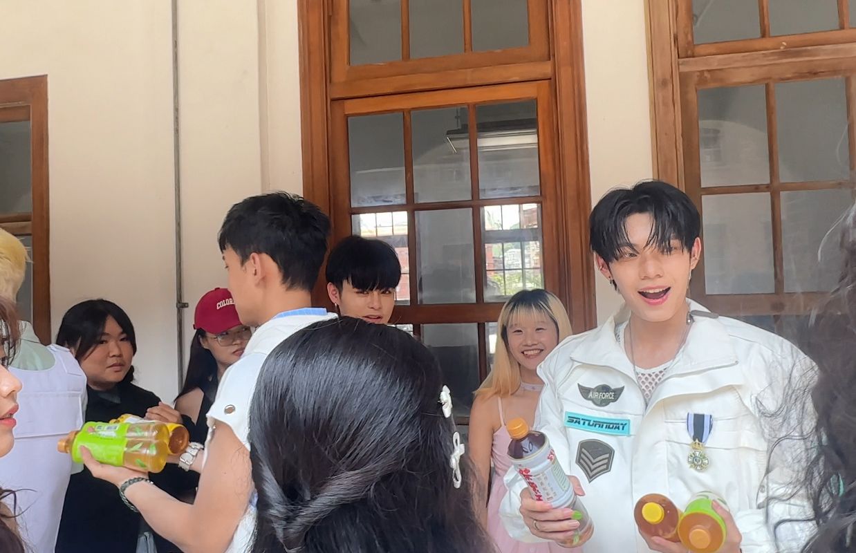 ▲▼ Saturnday拍攝MV,粉絲來探班。(圖/So-net提供)